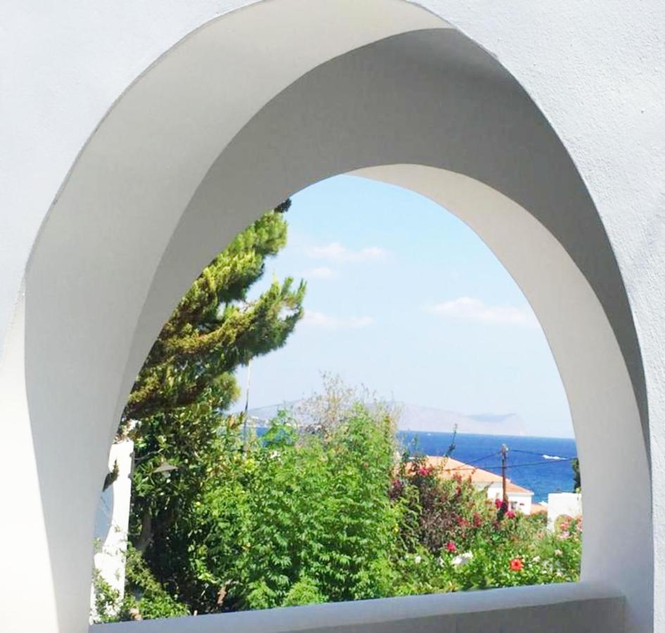 Oltremare Inn Spetses Town Bagian luar foto