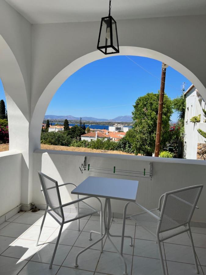 Oltremare Inn Spetses Town Bagian luar foto